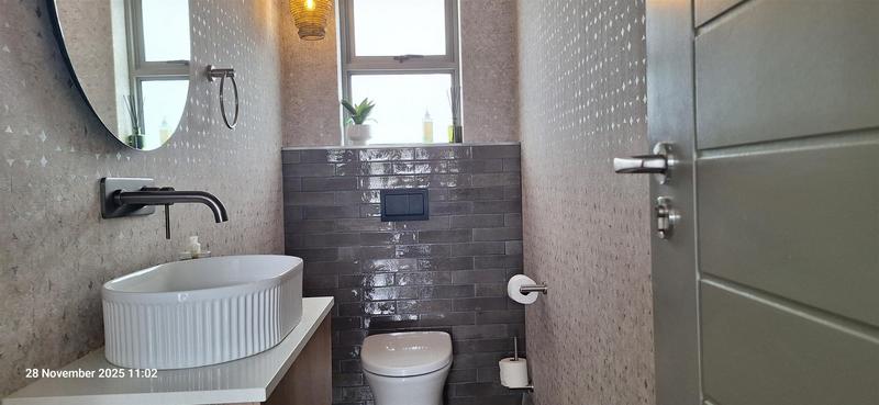 5 Bedroom Property for Sale in Outeniqua Strand Western Cape